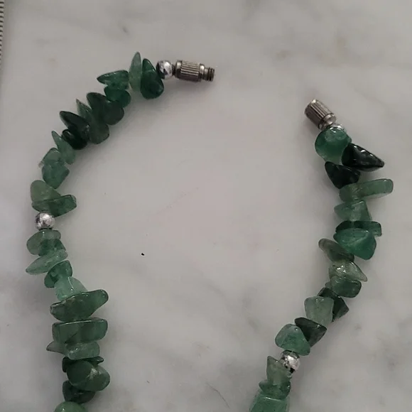 Beautiful jade drop necklace in excellent condition! About 10 inches long - Picture 4 of 4